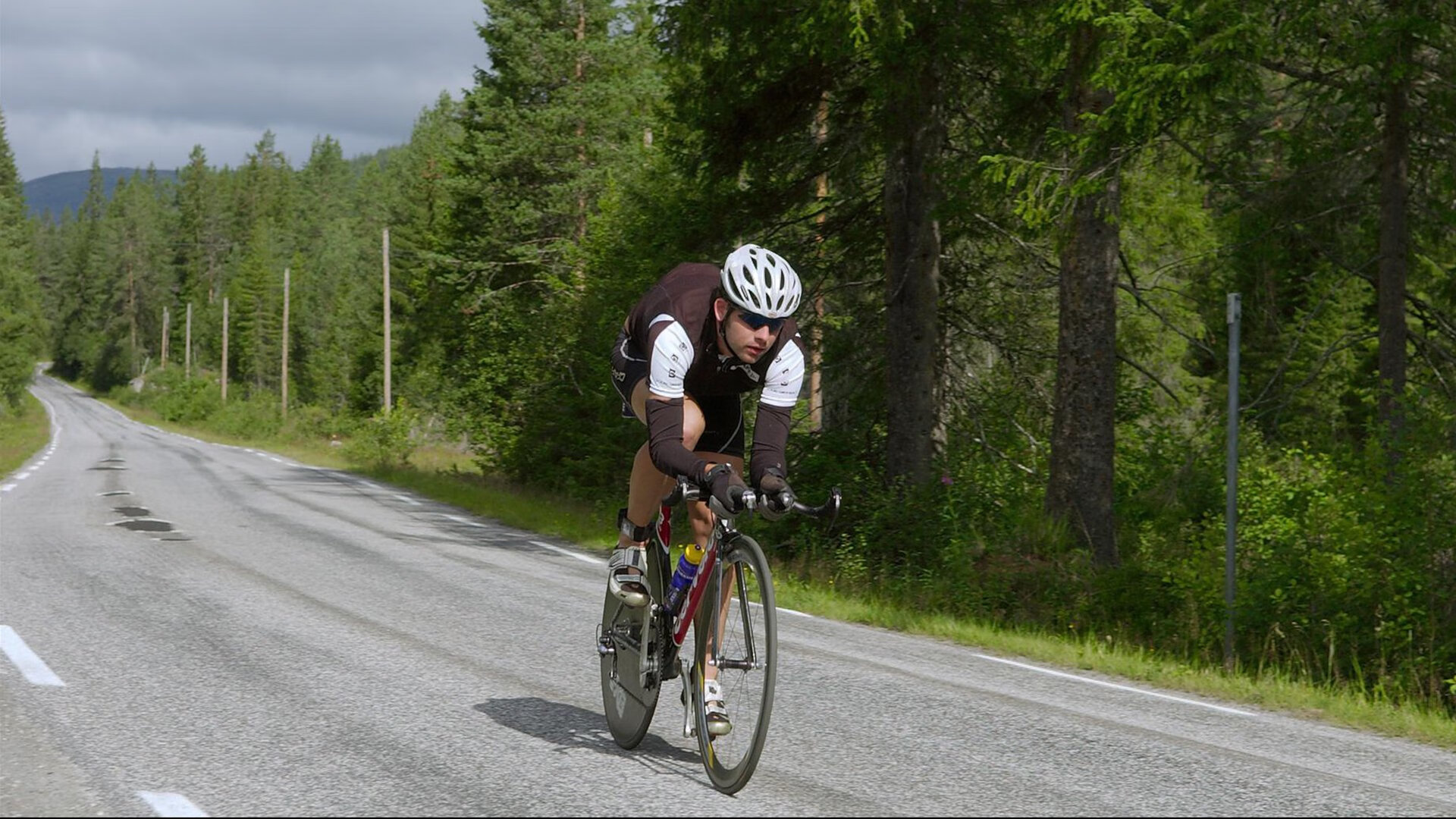 热血奔放的比赛,胜负悬念引人入胜,热血奔涌的意思